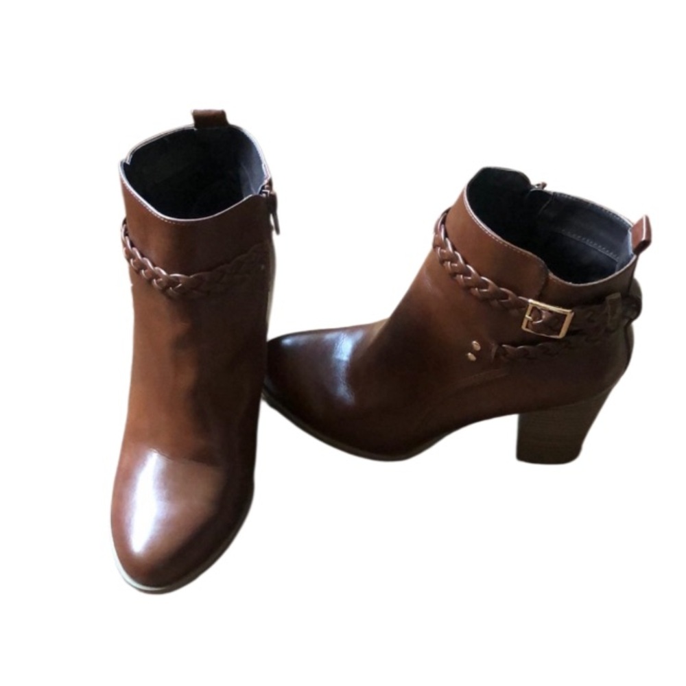 Women’s size 10 American Eagle brown zip up heeled ankle booties